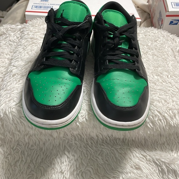 Nike Air Jordan 1 Low Black Lucky Green Mens Size 11 US - Picture 5 of 8